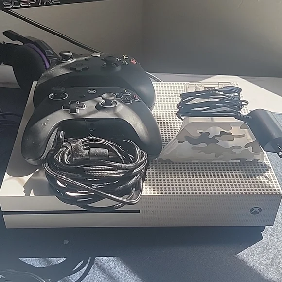 Xbox 1 s and accessories